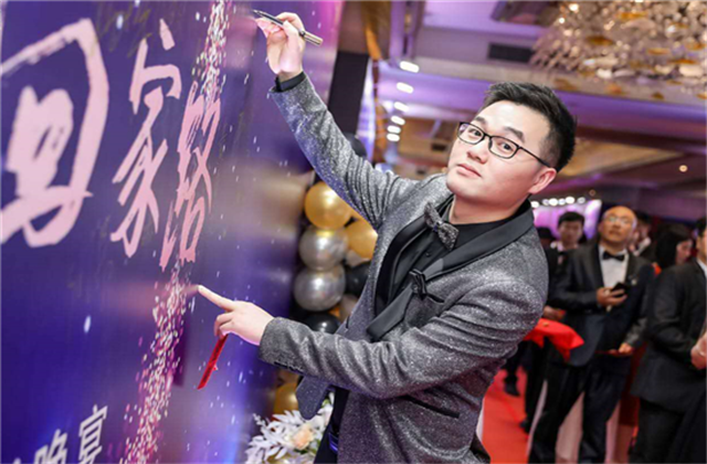 【高光“疫”事】勇敢逆行的特殊“网约车”——PG90后，用信念打通生命运输线